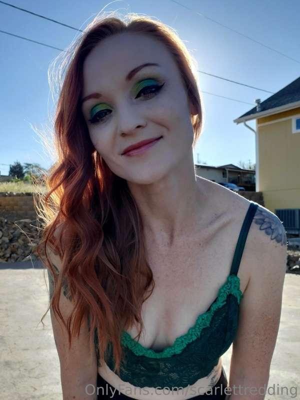 I'm back 🔥 got a better job and makeup is on point!