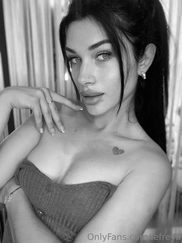 The black and white world becomes brighter when fox eyes ful..