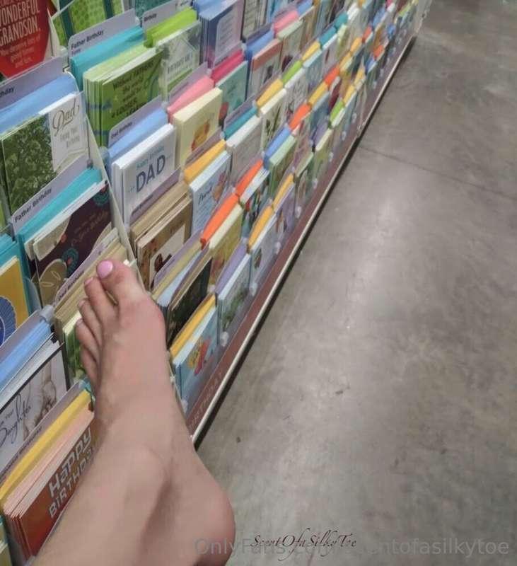 scentofasilkytoe image #1