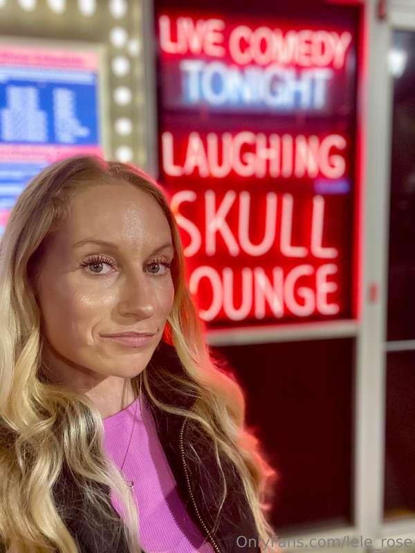 Last night at the comedy club. Tip me and rub the dick of de..