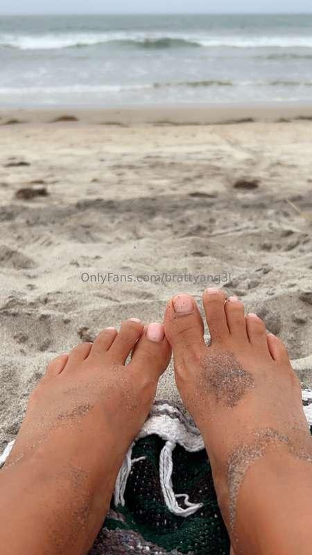 Beach toes 🏝️🦶