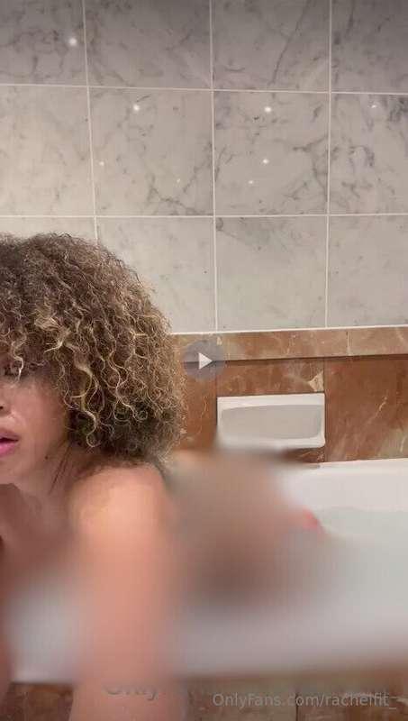 Craving a creampie? Cum see how wet I can get daddy 👅💦