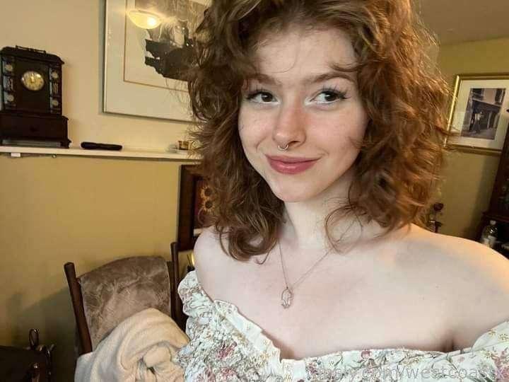 i really like this dress :)
─── ° ❀⋆.ೃ࿔* : ･ ───
#fyp #young #boobs #tits 