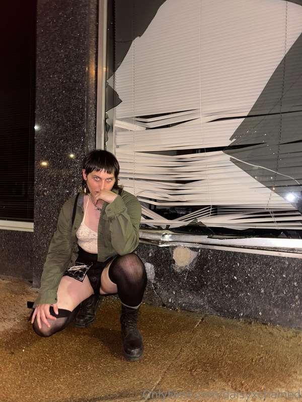 quick n dirty upskirt flirty