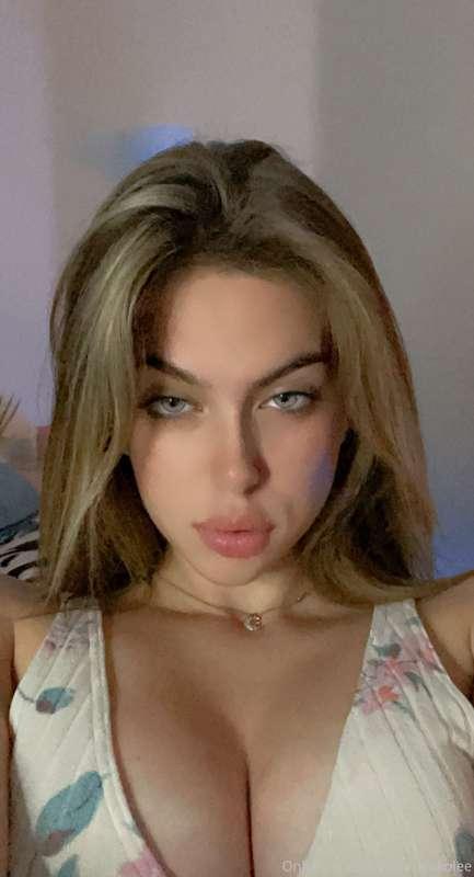 i’m bored… someone entertain me ;)