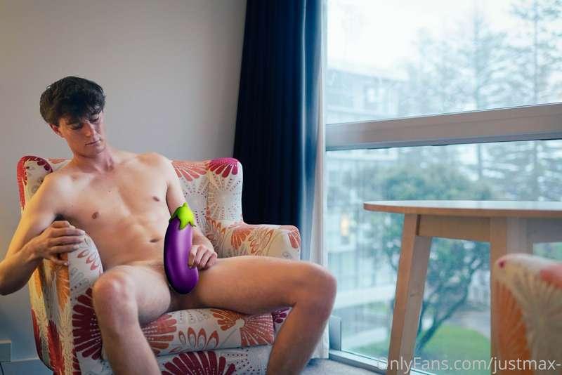 Wanna watch me jerk off then squirt cum all over my abs 💦💦? ..