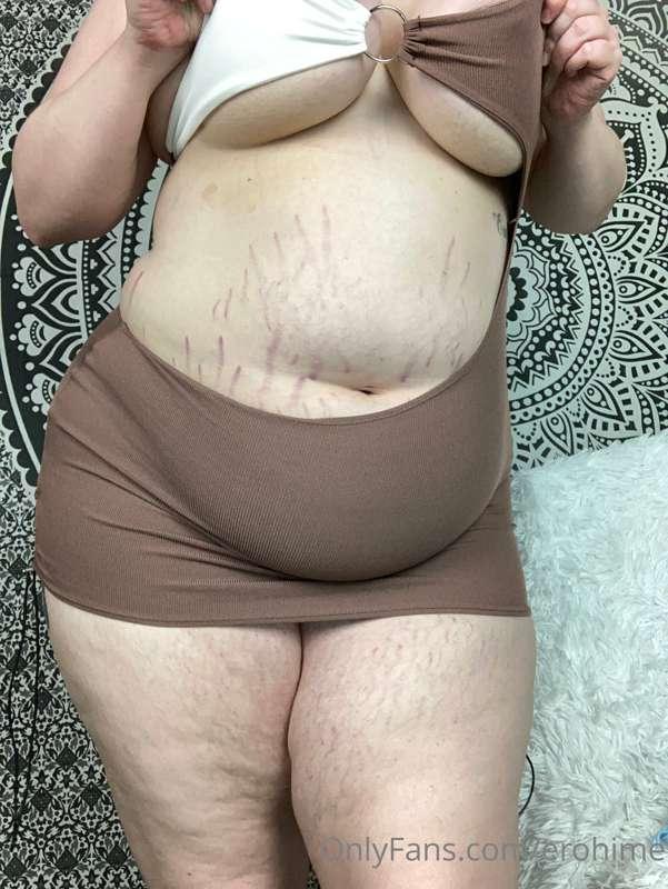 Hey cuties! I’ve got a cute video trying on two super tight ..