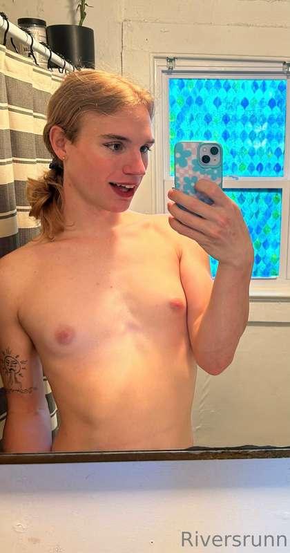 ✨New video coming soon!💙✨ before that LOOK at my boobs!! 😊