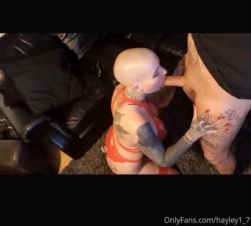 😈