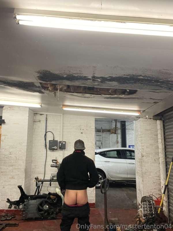 Imagine me working on your car like this 👑🍑