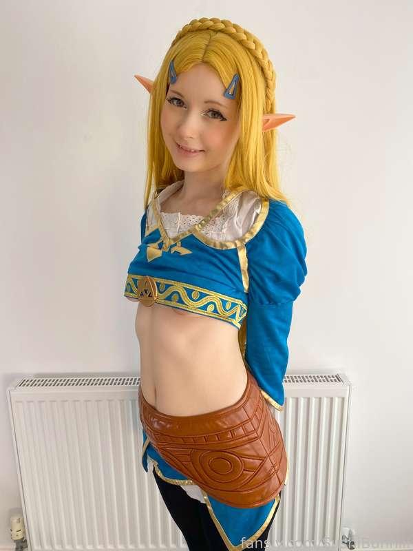 Now that you have acquired the Master Sword, you must capture the Princess of Hyrule! Now go, go and slay her pussy!

♡ Zelda Cosplay Photoset ♡
#fyp #zelda #cosplay #gamergirl #boobs #pussy #ass #cute