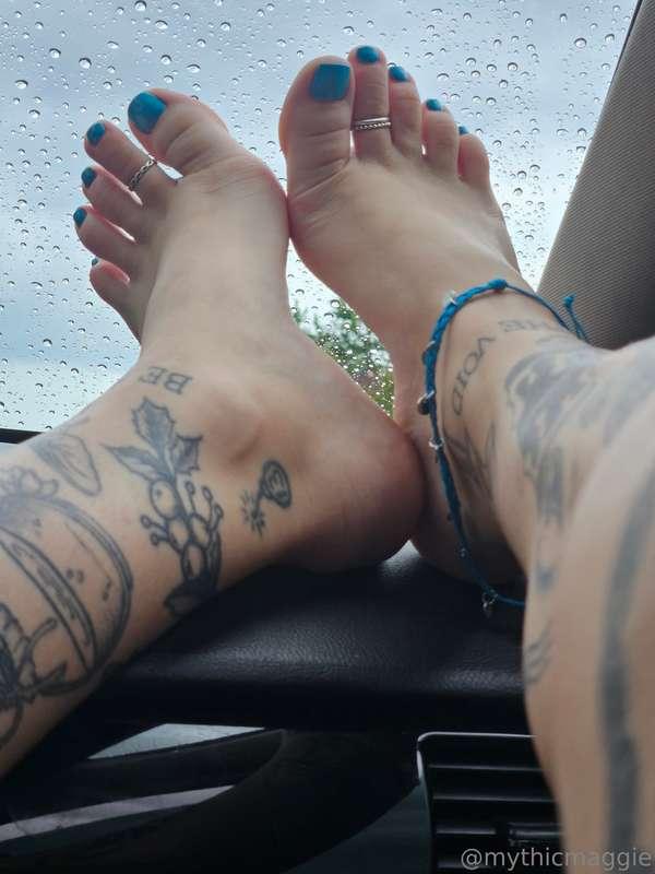 Happy toesday! 💜🌸 let's make it a good one! 