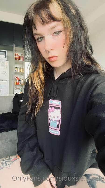 tried something new w my makeup here.. idk if I like it or n..