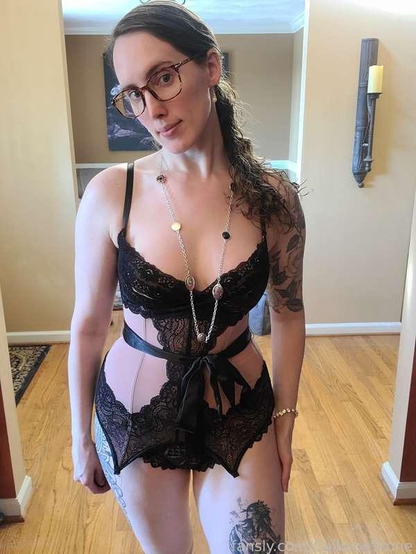 💋💋💋

#fyp #sexy #lingerie #pussy #tits #tattoos #glasses