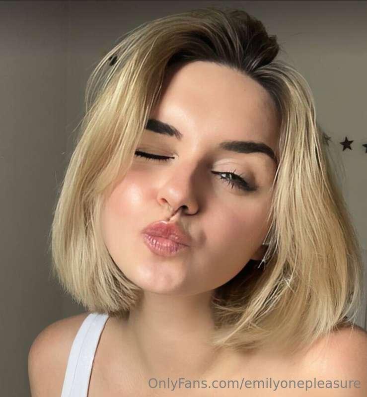 🔥 STOP SCROLLING 🔥@jenni_sunshine
She is waiting for you 
✨ ..