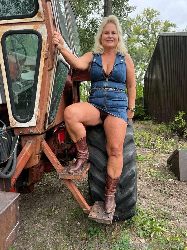 The work continues at the Cross Ranch💋💋💋Candy