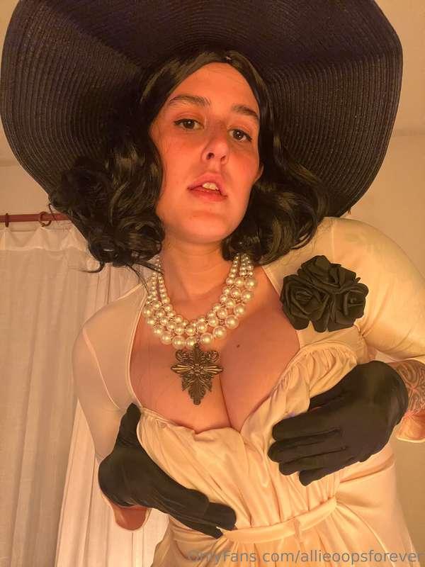 the lady requires your COMPLETE ATTENTION today. no disobedi..