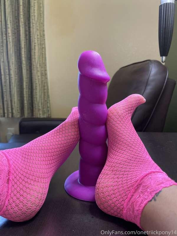 Let's start the week off right 😈🍆