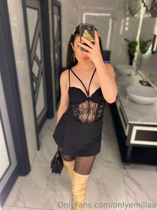 The best outfit is the one that can be easily removed🤫😉