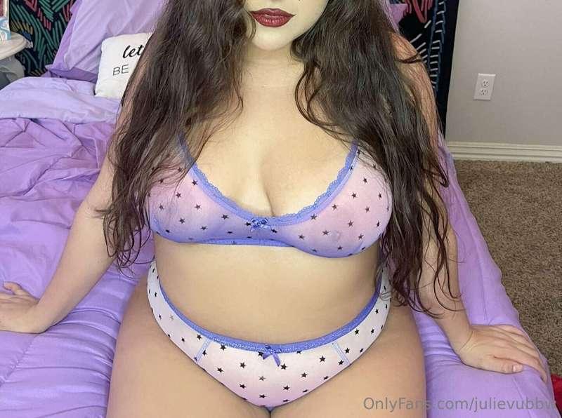 Are you excited for Valentine's day? Check your DMs for my d..