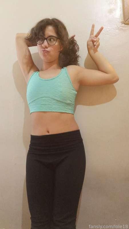 Do you like strong arms?💪🏻☺️


#fit #lole18 #petite #cute #glasses #gym #nerd #Muscles #natural #smalltits
