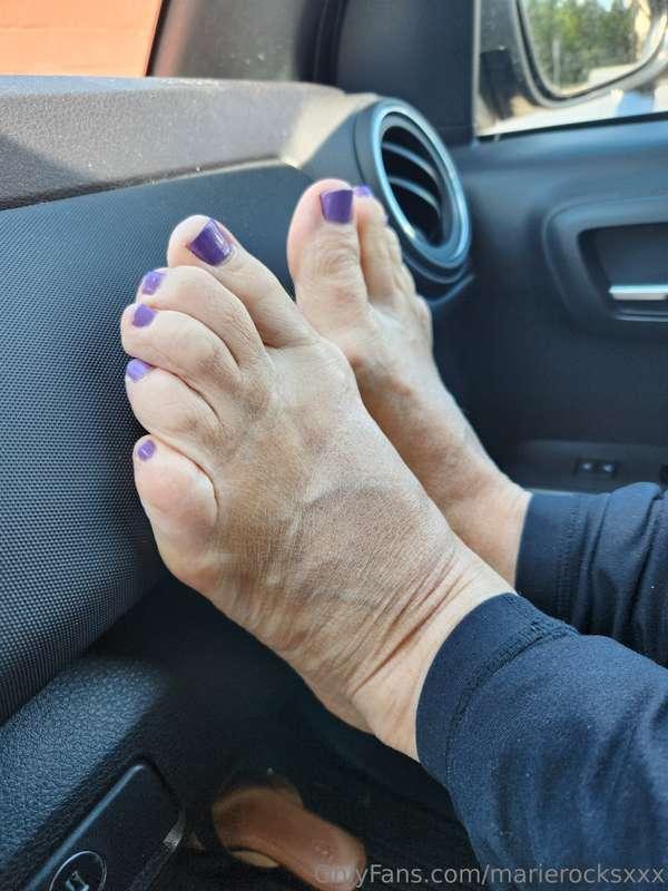 FEET FEED!