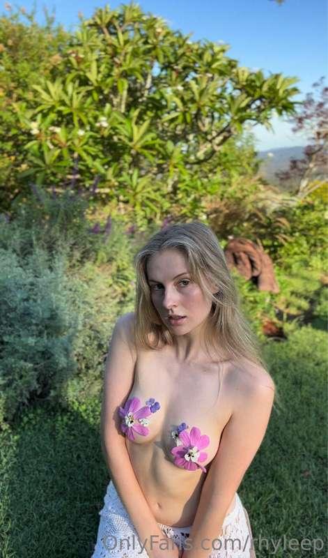 Am I a flower fairy princess? Say yes 🥺