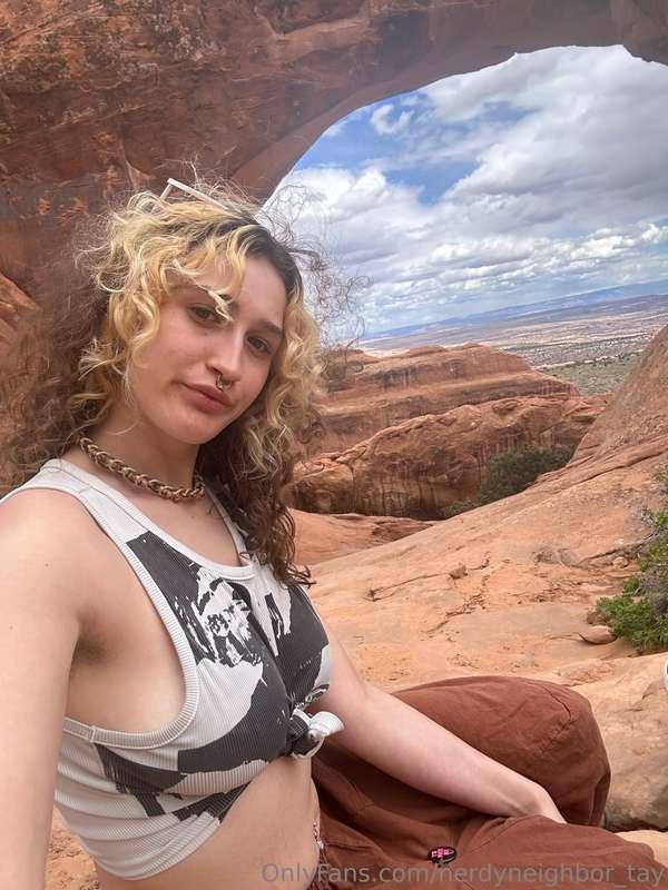 Made it inside this hole 🤣 … dang this hike was a lil hard b..