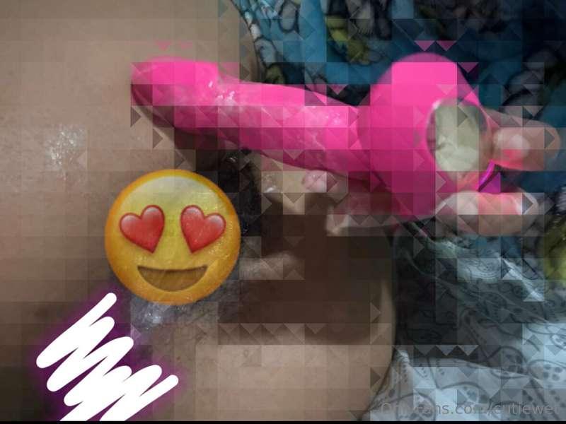 masturabating hairy pussy w new toy 😍😝