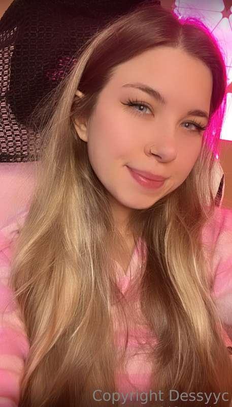 a cute smile for you today <3 hope you're having a great day..
