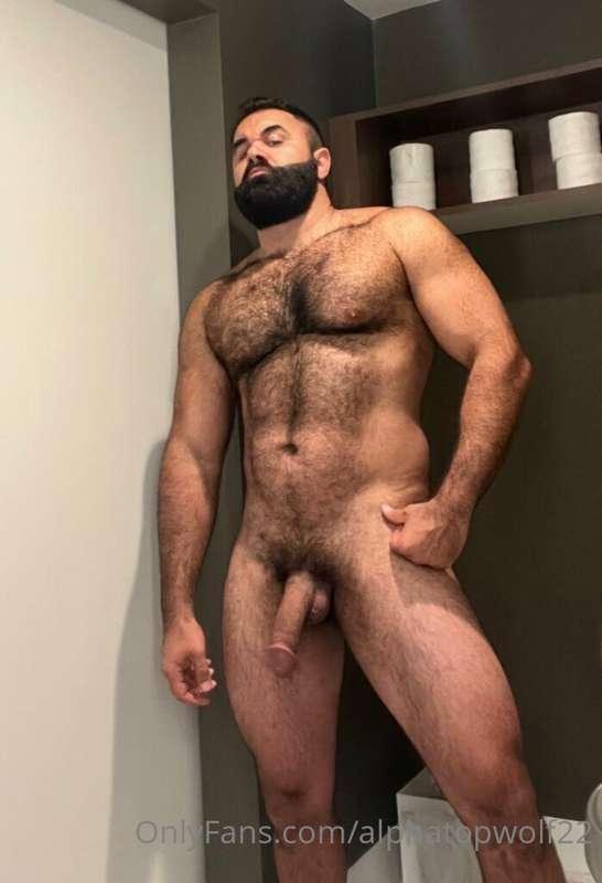 Who wants to give Daddy a morning suck?!
“Like” if you do 😏
..