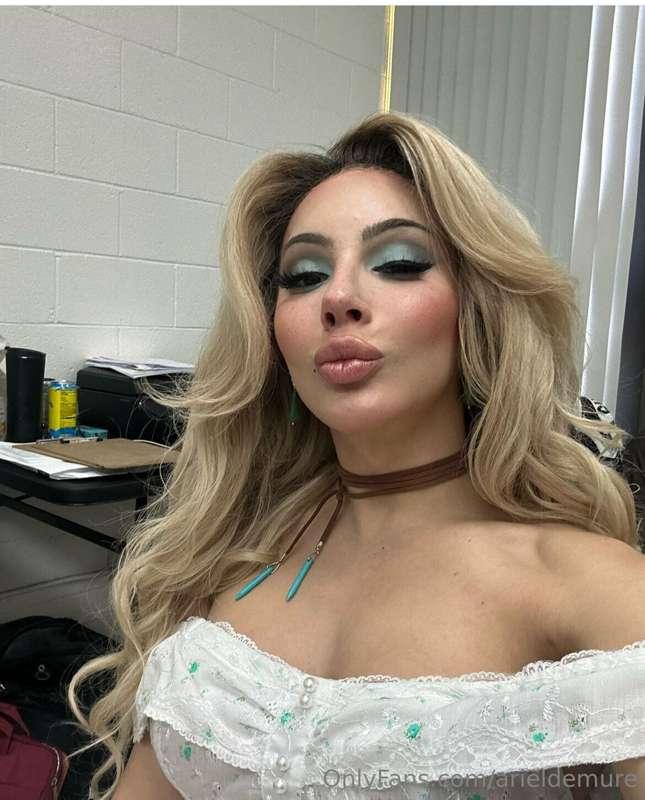 arieldemure image #1