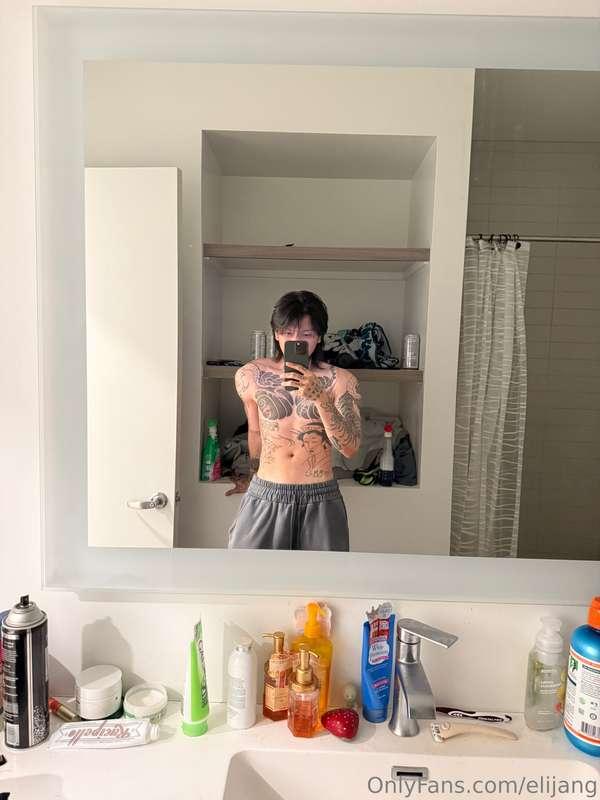 Got u a quick mirror selfie 