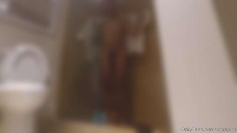 Hotel showering (Nude)