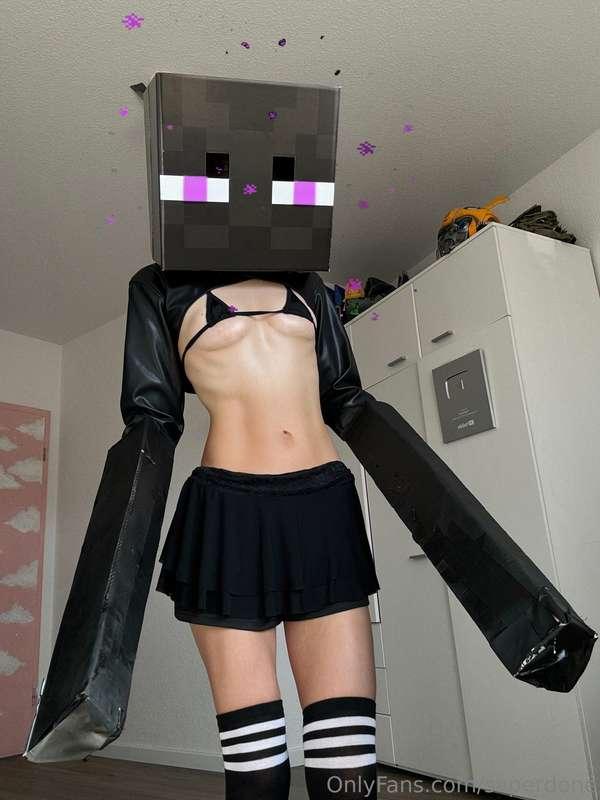 I made a giant 2 meter tall Enderman cosplay and wanted to a..