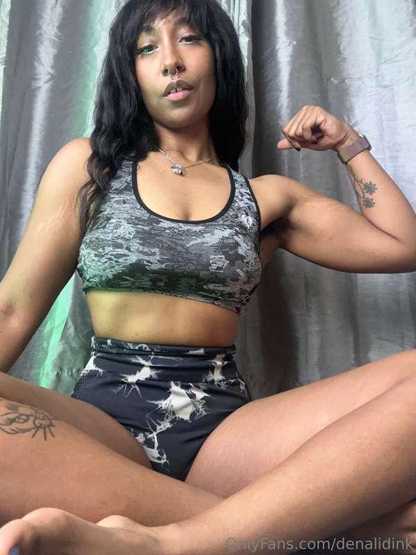 Flexing on em 😗tags: fitness, gym, workout, shorts, muscles 