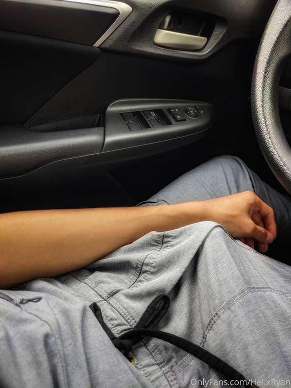 Is hump month a thing? 🤔

Happy Friday! #StaySafe #StayHorny