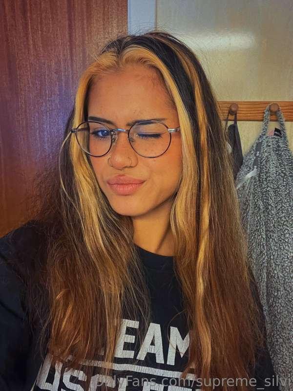 Like what celebrity I look?🤔😜
⬇️