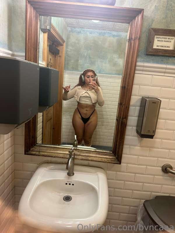 Just wanted to show y'all how my weight gain is going🥰 Do u ..
