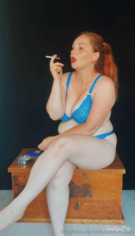 Smoking in my sexy blue lingerie 💋💋💋