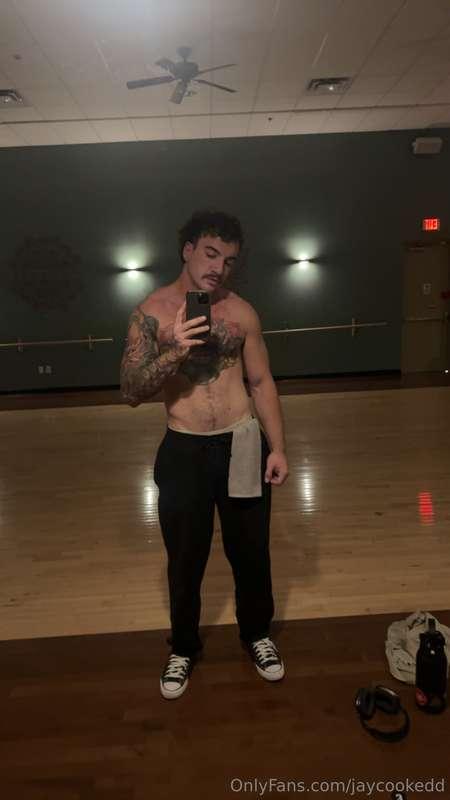 am i the only one who gets so horny after a work out?? 👀 