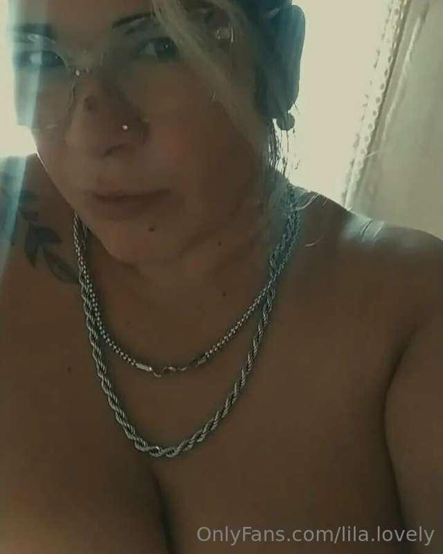👑