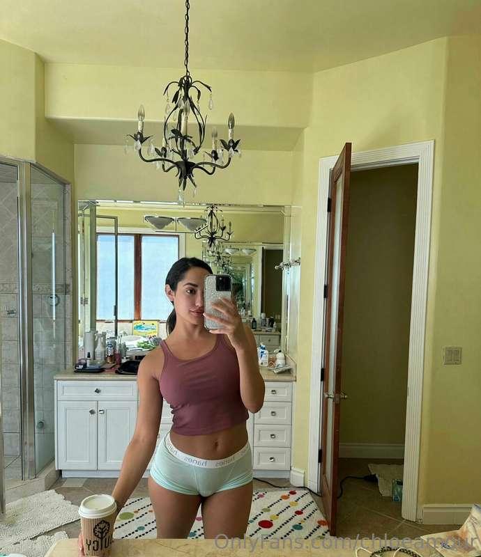 Good Morning😘 need a hand with your morning wood DM me😈