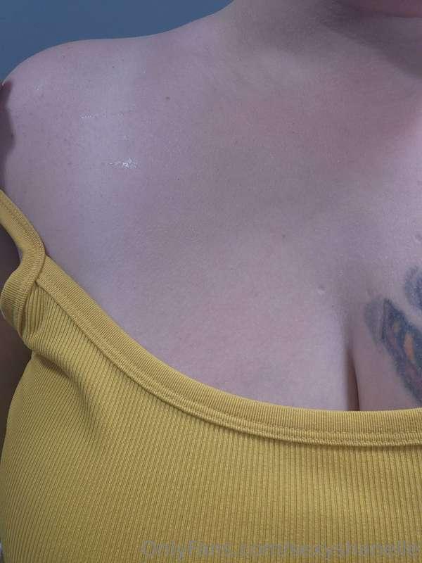 Just got back from vacation loves 🖤 kissed by the sun 💋 Get ..