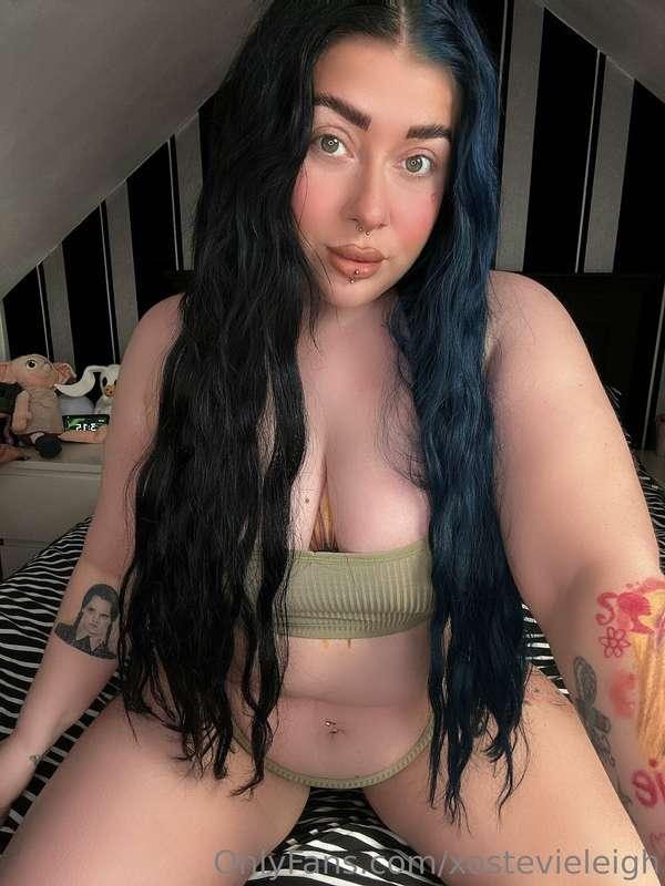 Where just gonna have a pale girl minute well day!!🥰