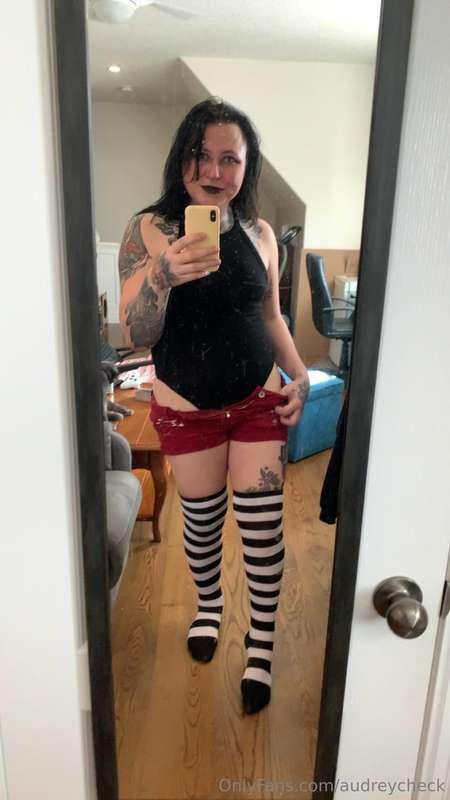 Any thigh-high lovers in chat?😌😈