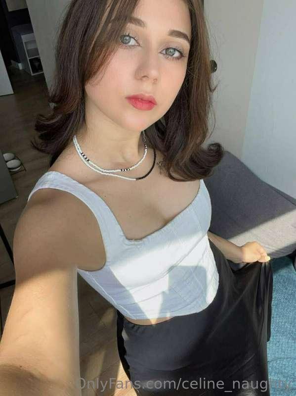 cute girls turn you on? with cute curly hair🤭🤭🤭
