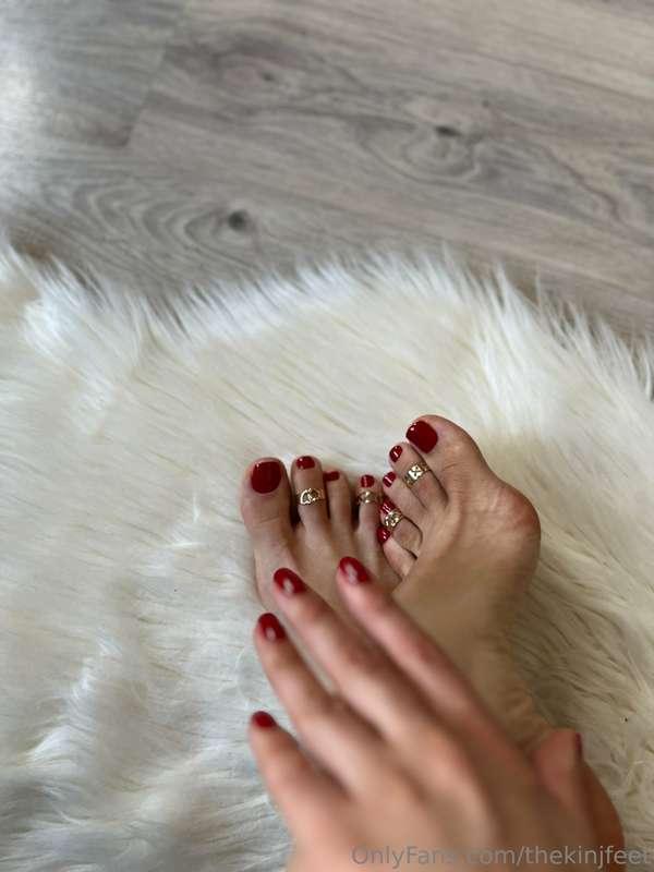 Each toe needs a good suck