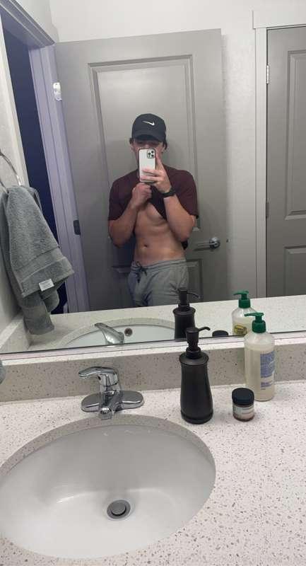 Love how you can see the head of my dick through the shorts🥵