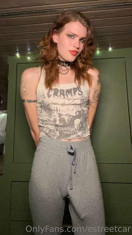 i bet these sweatpants would look even better off, what do y..